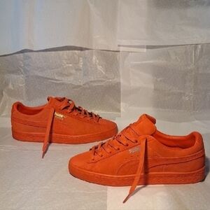 Puma Classic Suede Sneakers, Women 8.5 = Men 7